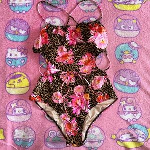 Victoria’s Secret one piece swimsuit 🩱🔆💕🌴